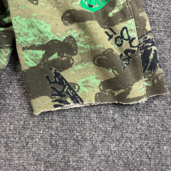 NIKE Boys Cut Off Sweat pant shorts Green Camo size: Small - Picture 4 of 7